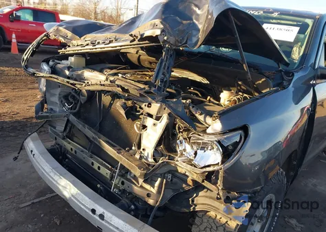 2013 Toyota Tundra Grade 5.7L V8 z USA, uszkodzony, nr VIN 5TFUW5F17DX313993